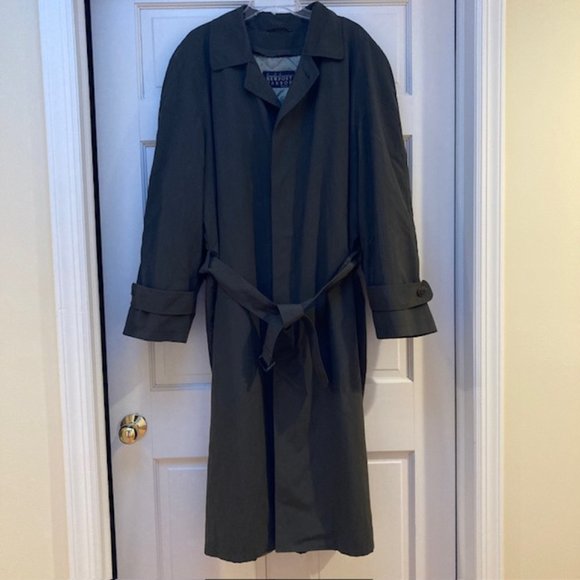 USA made Vintage Newport Harbor Brown Trench coat with removable lining 44R